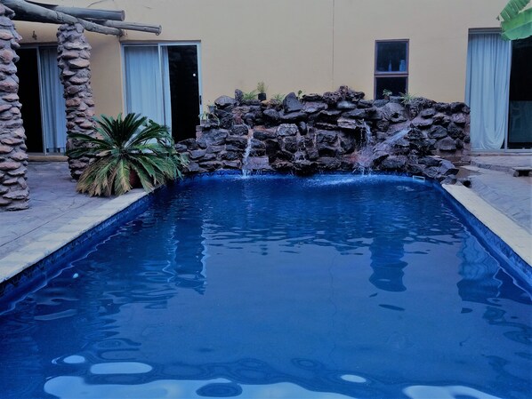 Kolam renang terbuka 