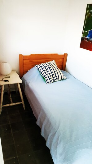 Habitación individual, baño compartido | Caja de seguridad en la habitación y wifi gratis