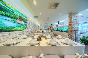 2 restaurants; breakfast, lunch and dinner served  - Hotel Alkar (Sinj)