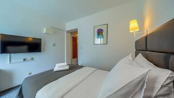 Desk, laptop workspace, free WiFi, bed sheets