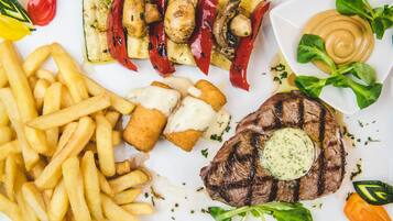 2 restaurants, breakfast, lunch served; local and international cuisine