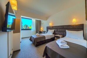 Desk, laptop workspace, free WiFi, bed sheets - Hotel Alkar (Sinj)
