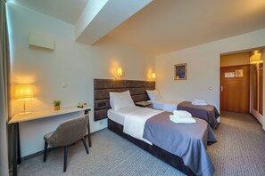 Comfort Double or Twin Room, Park View | Desk, laptop workspace, free WiFi, bed sheets - Hotel Alkar (Sinj)