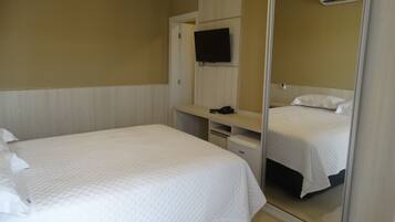 Apartamento superior | Frigobar, cofres nos quartos, escrivaninha, cortinas blackout