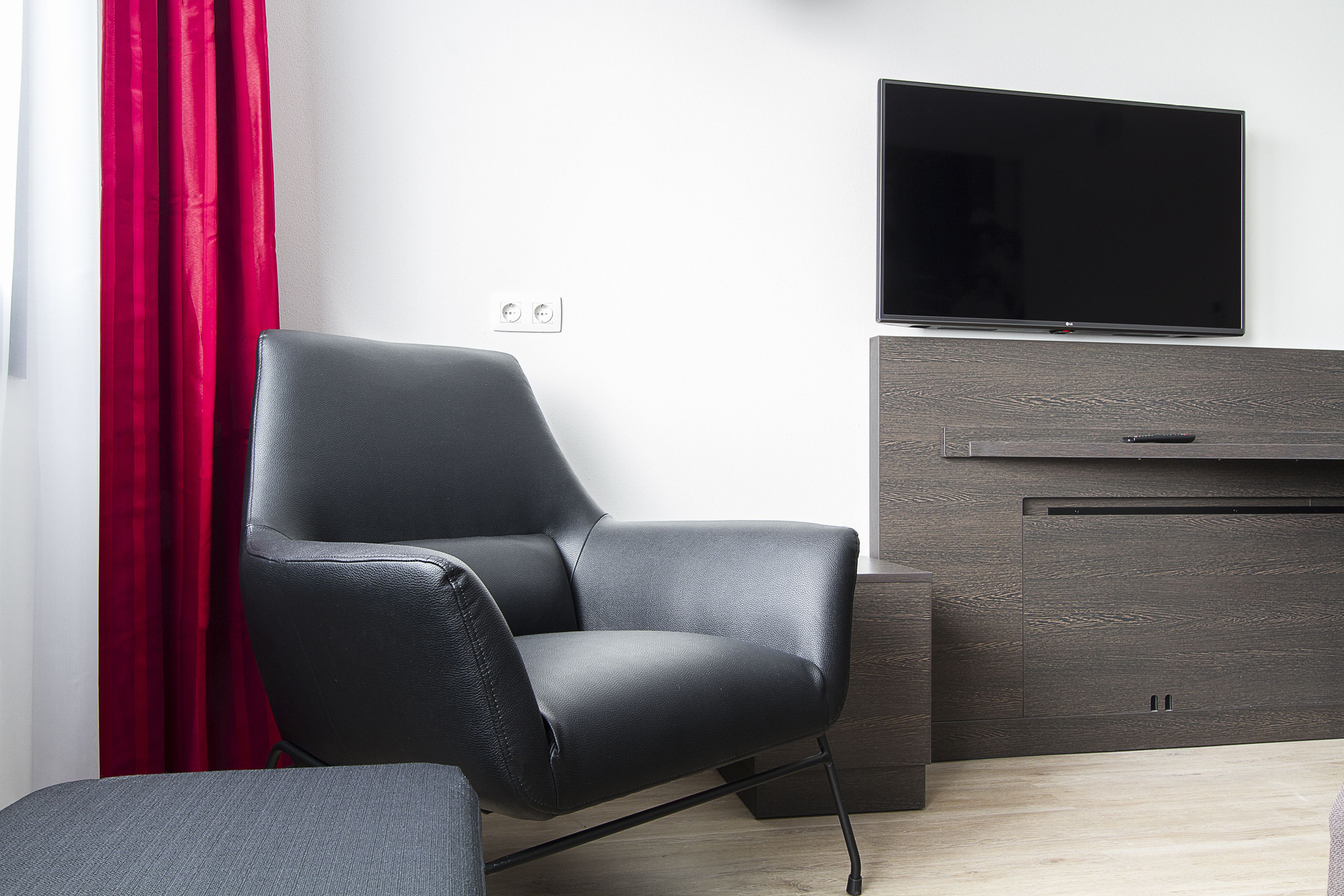 1 bedroom, in-room safe, desk, soundproofing