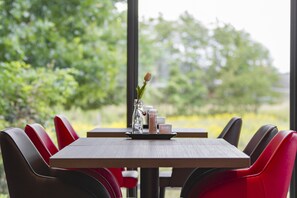 Breakfast, lunch and dinner served - Bastion Hotel Eindhoven Waalre (Waalre)