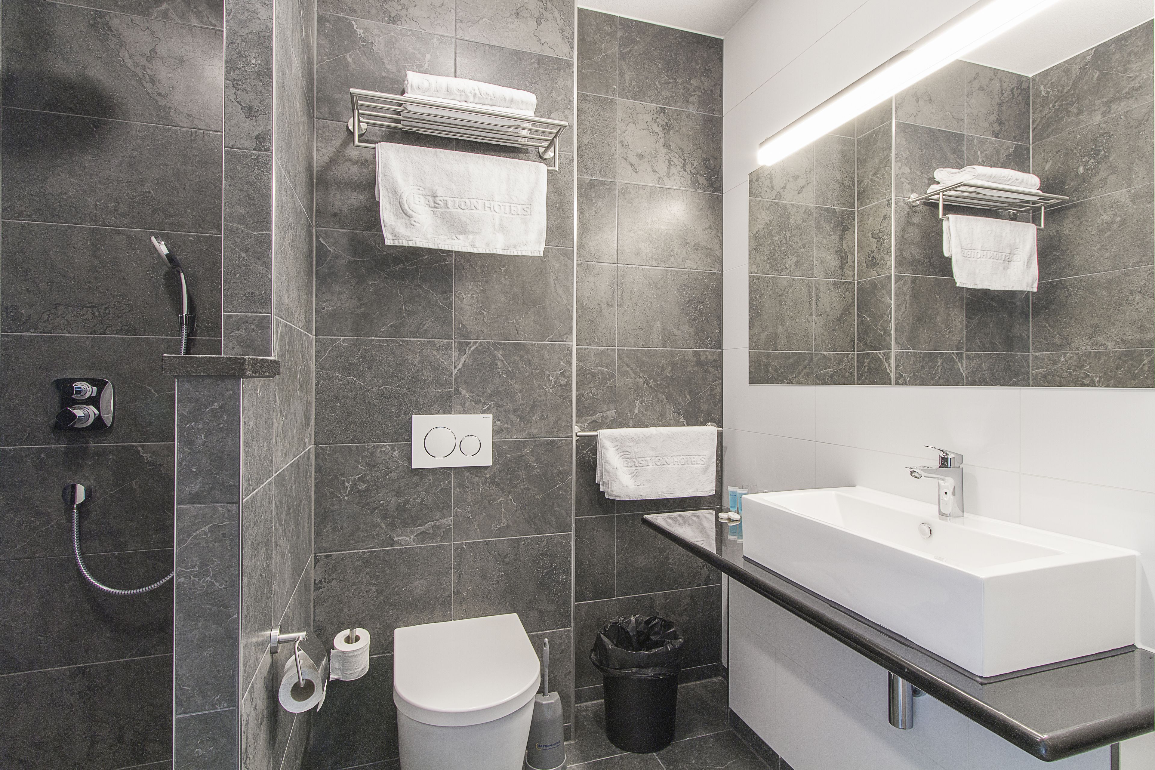 deluxe twin room | bathroom | shower, free toiletries, hair dryer, towels