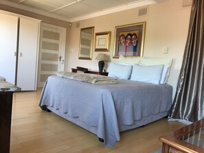 In-room safe, individually decorated, iron/ironing board, WiFi - Edens Guest House (Westville)