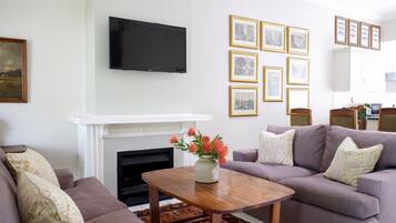 Suite (Cottage) | Living area | Flat-screen TV