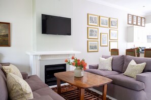 Suite (Cottage) | Area keluarga | TV layar datar