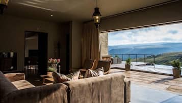 House (Manor) | Living room