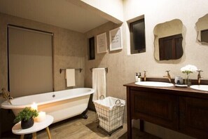 House (Manor) | Bathroom