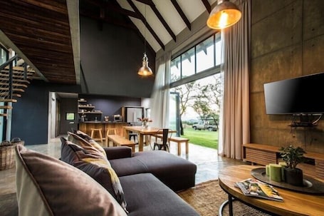 Exclusive House, 2 Bedrooms, Mountain View, Mountainside | Living area