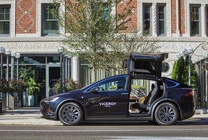 Airport shuttle - Viceroy Chicago (Chicago)