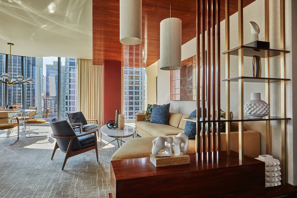 Penthouse (Suite) | Egyptian cotton sheets, premium bedding, down duvets, minibar