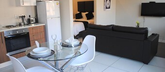 86 Edison Guest Lodge