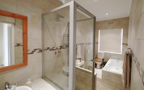 Familienapartment, 2 Schlafzimmer | Badezimmer
