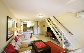 Milkwood House | Living room | Flat-screen TV - Milkwood House (Cape Town)