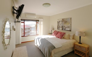 Milkwood House | 2 bedrooms, iron/ironing board, free WiFi, bed sheets