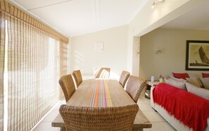 Appartement Familial, 2 chambres | Restauration dans la chambre
