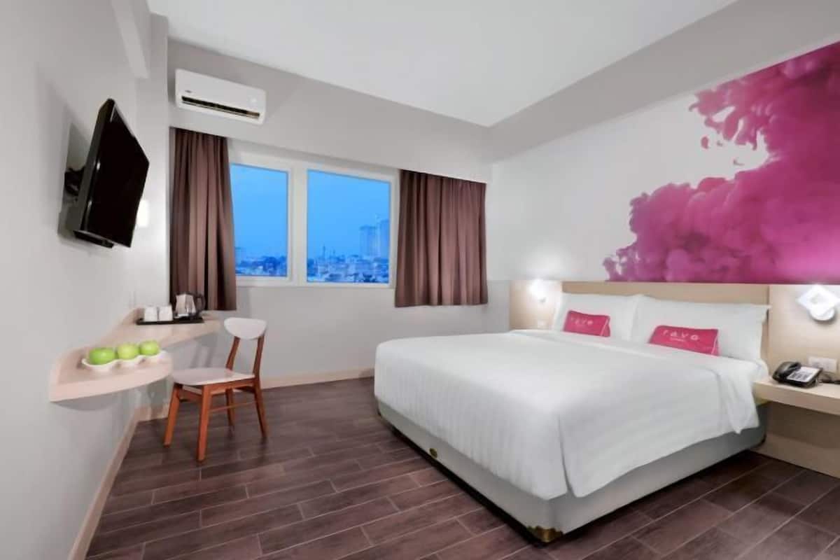In-room safe, desk, soundproofing, free WiFi