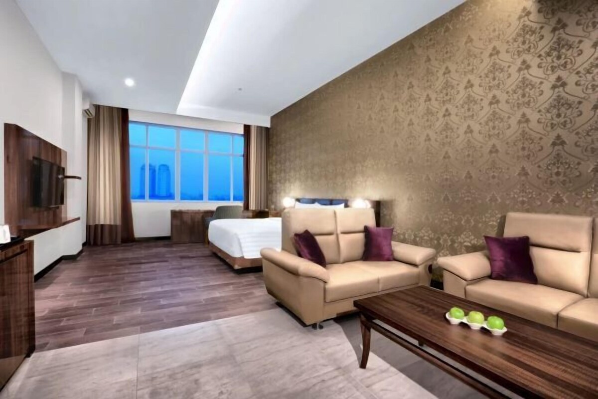 In-room safe, desk, soundproofing, WiFi (free)