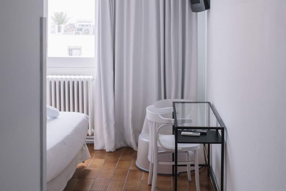 premium bedding, down duvets, in-room safe, desk