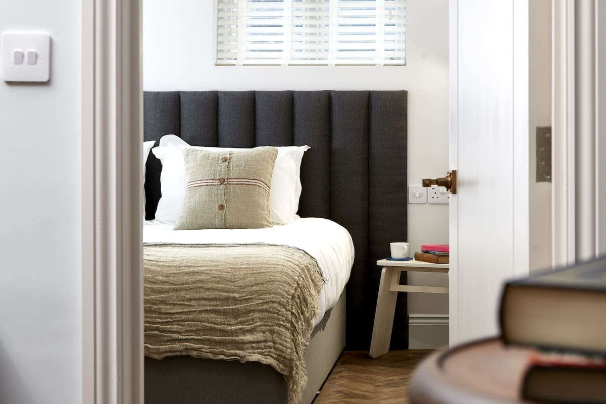 deluxe apartment, 1 bedroom, kitchen | 2 bedrooms, in-room safe, soundproofing, iron/ironing board