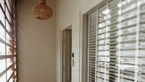 Deluxe Apartment, 1 Bedroom, Kitchen | Terrace/patio - Hideout Apartment Hotel (Hull)