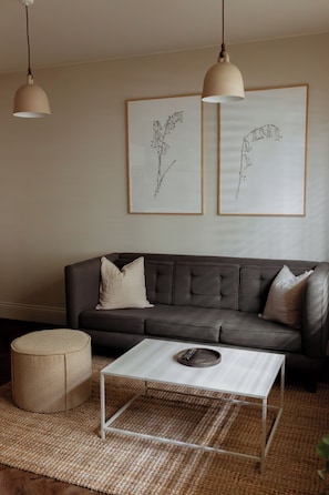 Apartment, 1 Bedroom, Kitchen | Living area | 32-inch Smart TV with cable channels, TV, Netflix - Hideout Apartment Hotel (Hull)