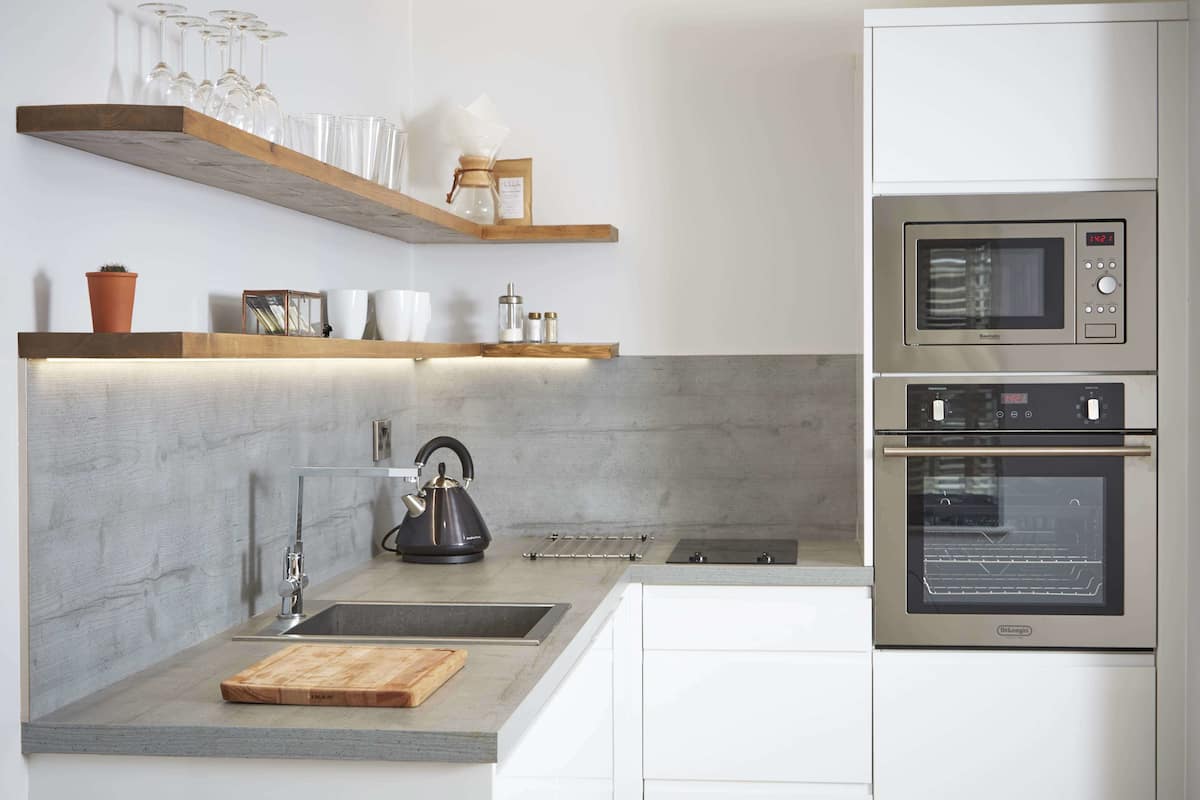 fridge, microwave, stovetop, coffee/tea maker