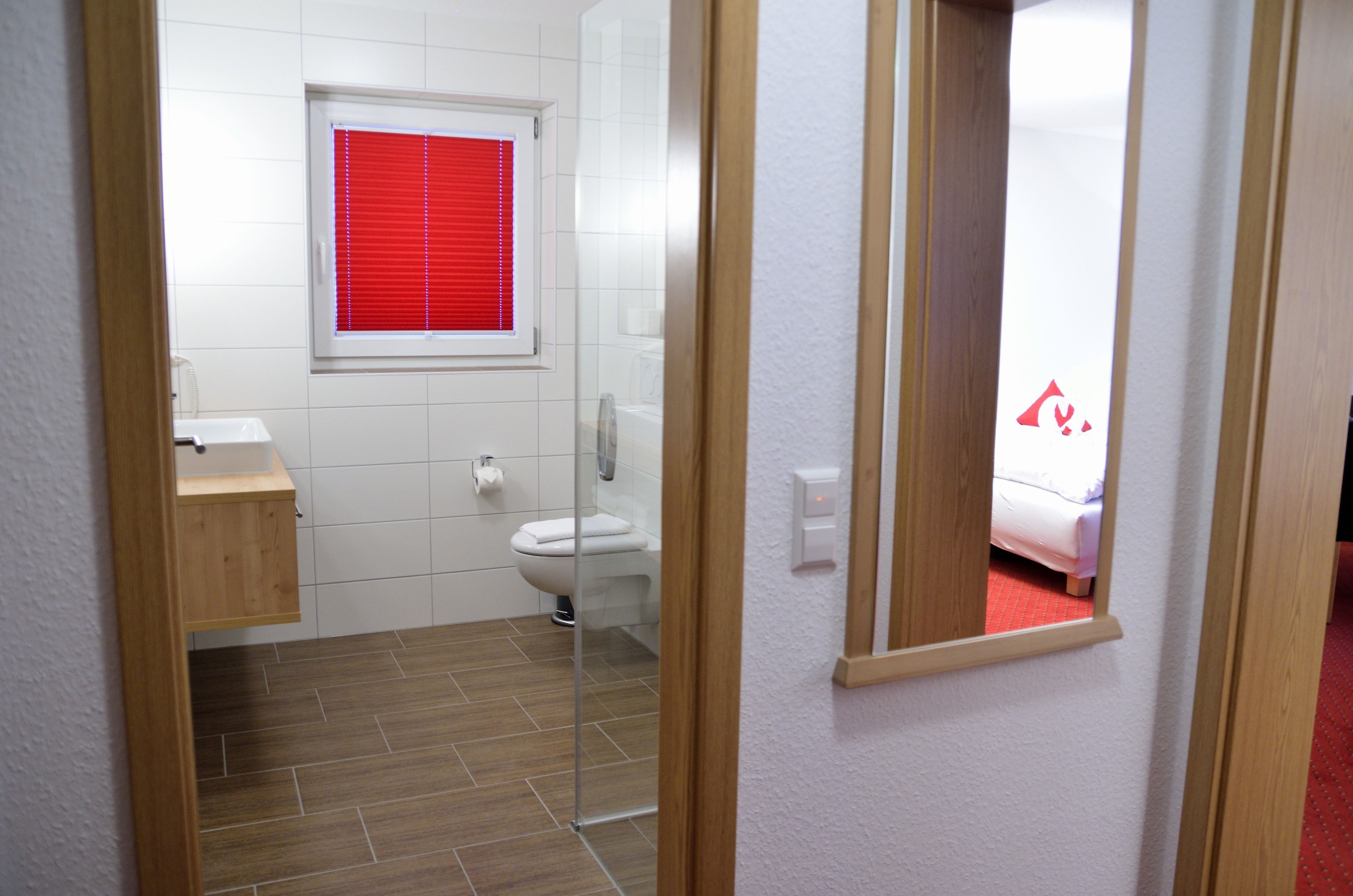 suite, 1 bedroom, balcony, mountain view | bathroom | shower, free toiletries, hair dryer, bathrobes