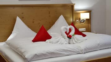 Suite, 1 Bedroom, Balcony, Mountain View | 1 bedroom, hypo-allergenic bedding, in-room safe, desk