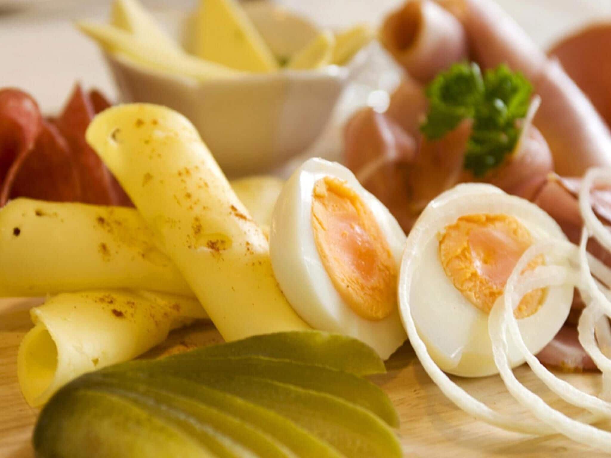 lunch and dinner served, regional cuisine