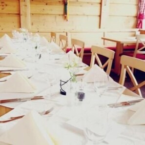 Lunch and dinner served - Burg Hotel (Feldberg)
