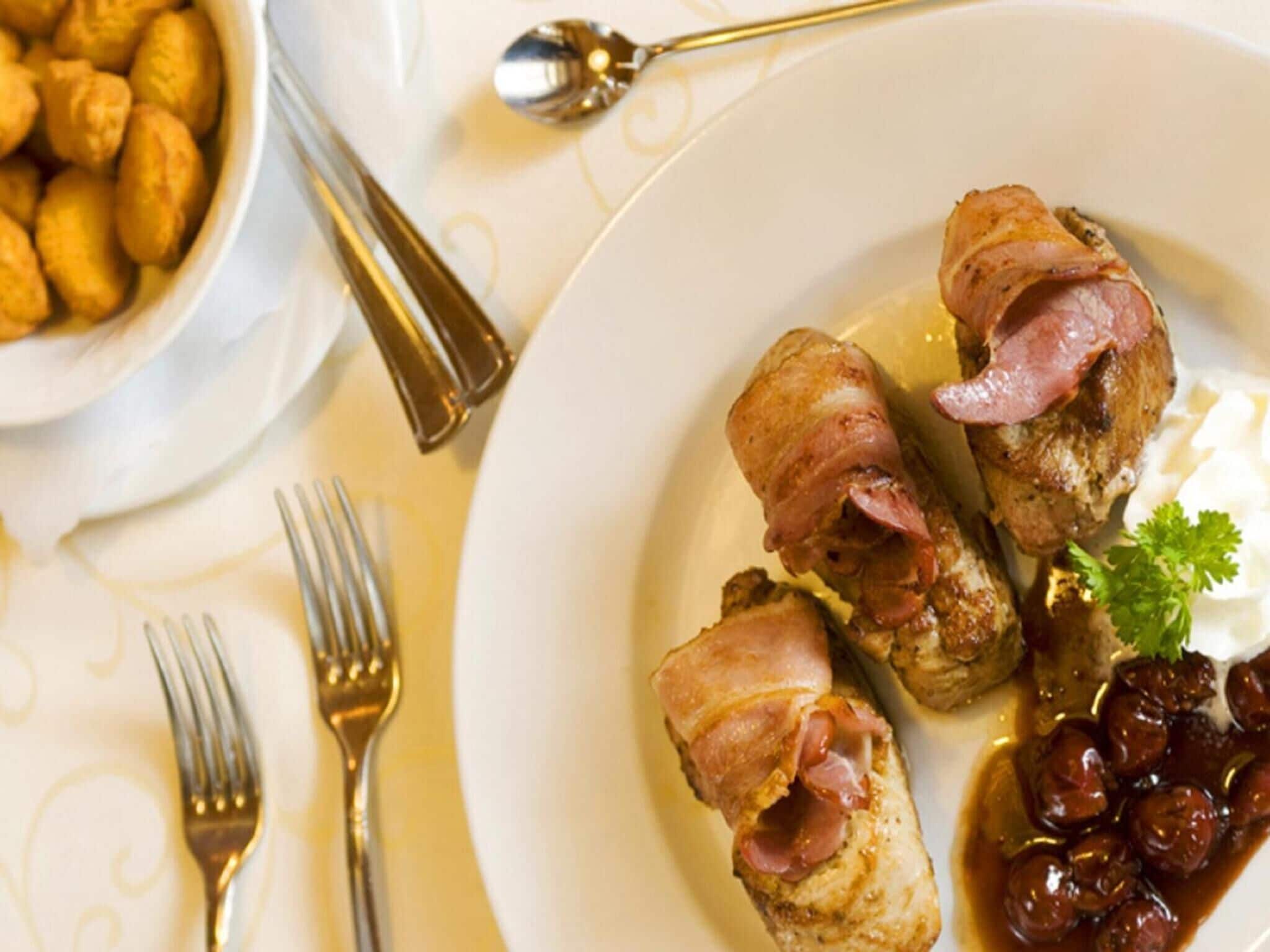 lunch and dinner served, regional cuisine