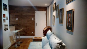 Traditional Apartment | Living room