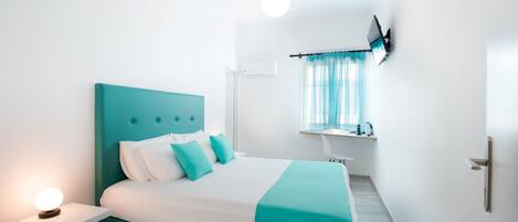 Economy tweepersoonskamer | Een kluis op de kamer, geluiddichte muren, een strijkplank/strijkijzer