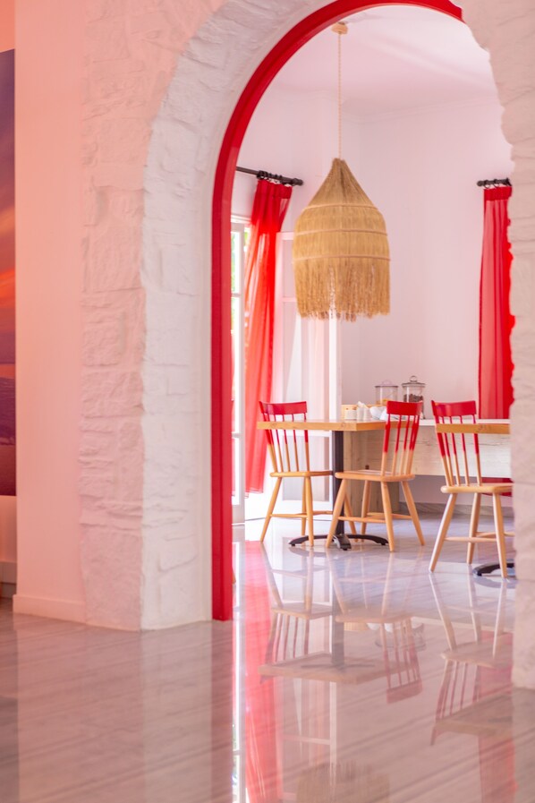 Free daily buffet breakfast