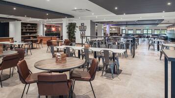 Daily full breakfast (GBP 15 per person)