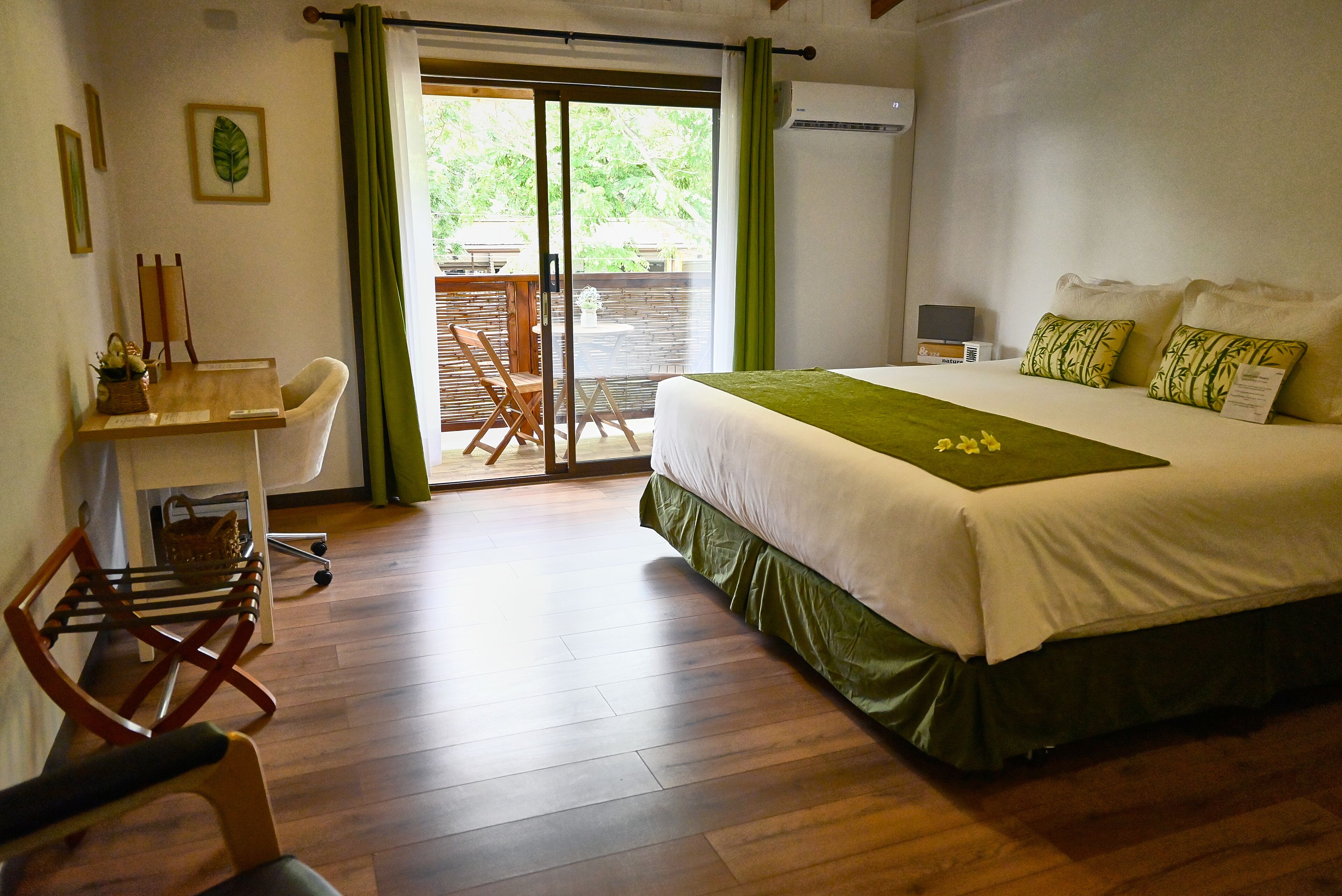 1 bedroom, frette italian sheets, premium bedding, down duvets