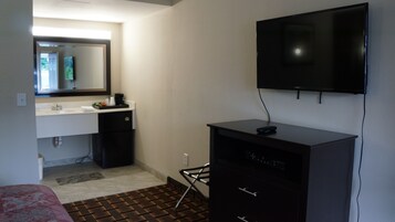 Standard Room, 2 Double Beds | Room amenity