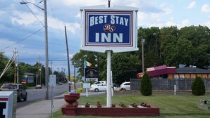 A sign for Best Stay Inn with a pub sign below it. - Best Stay Inn (Plainville)