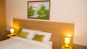 Executive Double Room, 1 Double Bed, Private Bathroom | Individually decorated, iron/ironing board, free WiFi