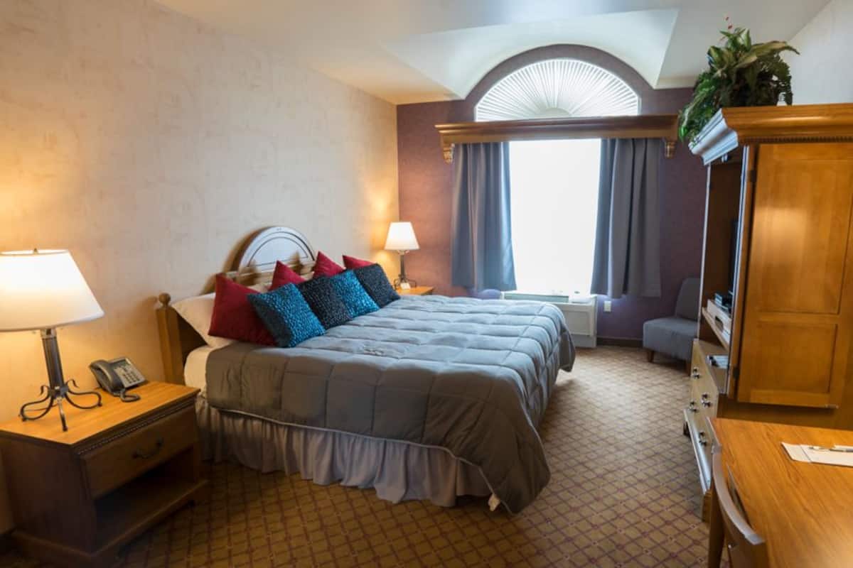 King Suite, Non-Smoking | Een strijkplank/strijkijzer, gratis wifi, beddengoed