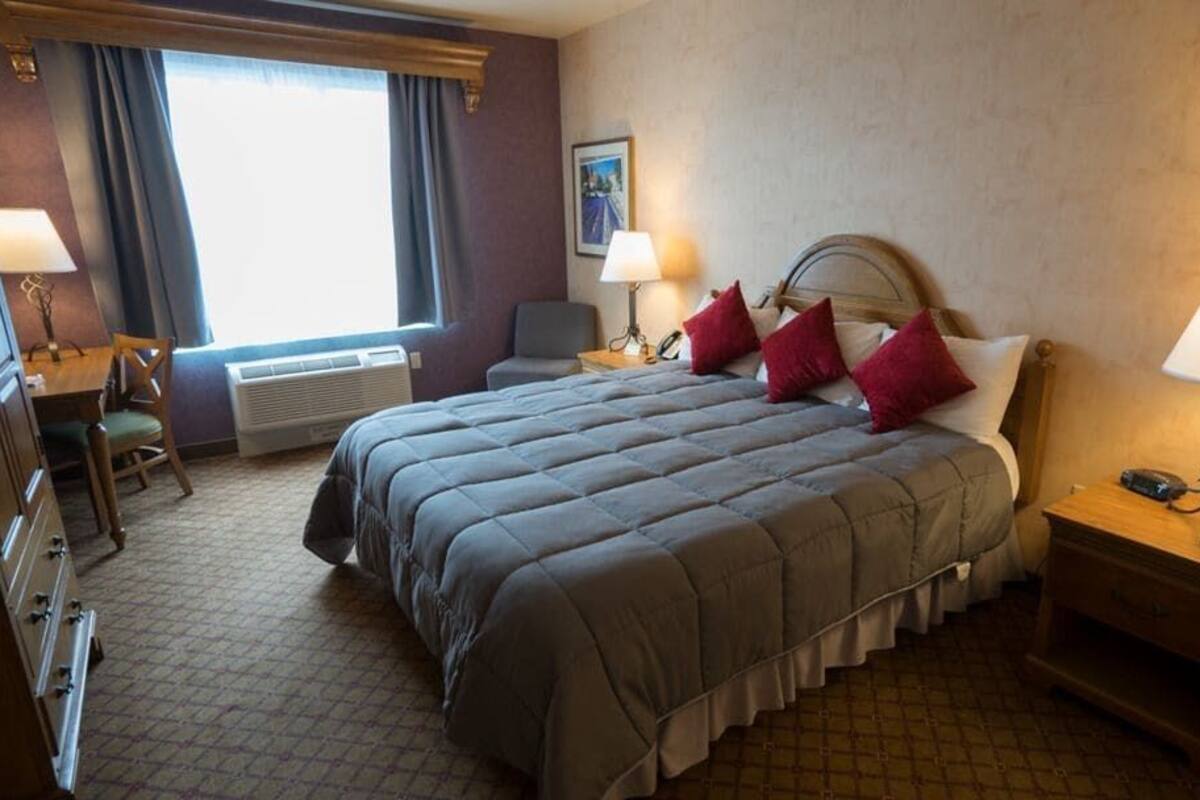 WiFi (free), bed sheets