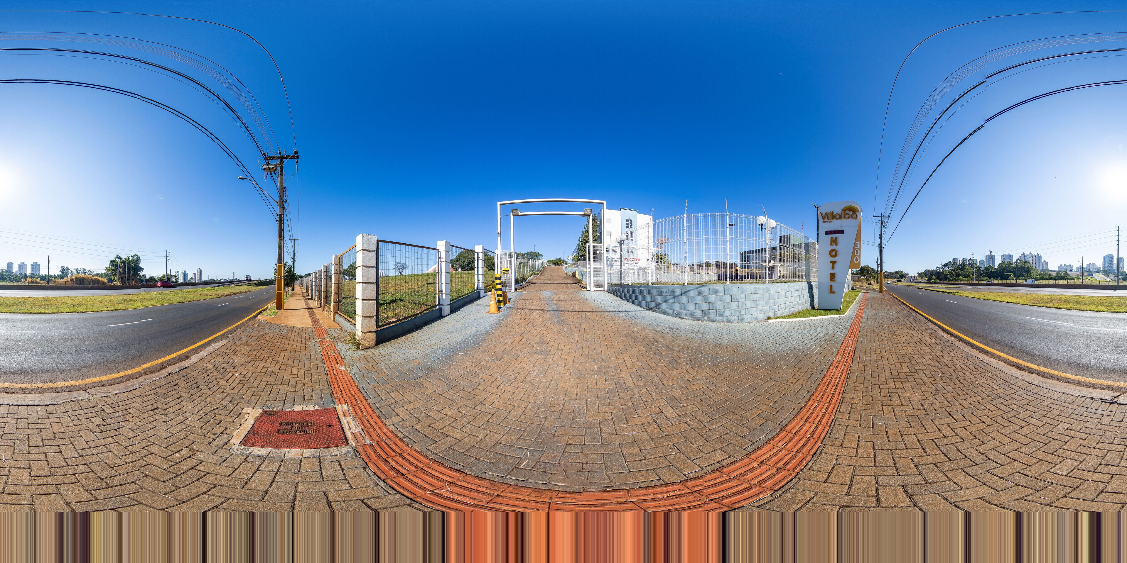 Vista frontal de la propiedad