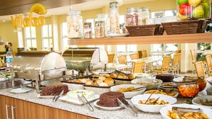 A buffet with various food items and a coffee station. - Villalba Hoteis (Londrina)
