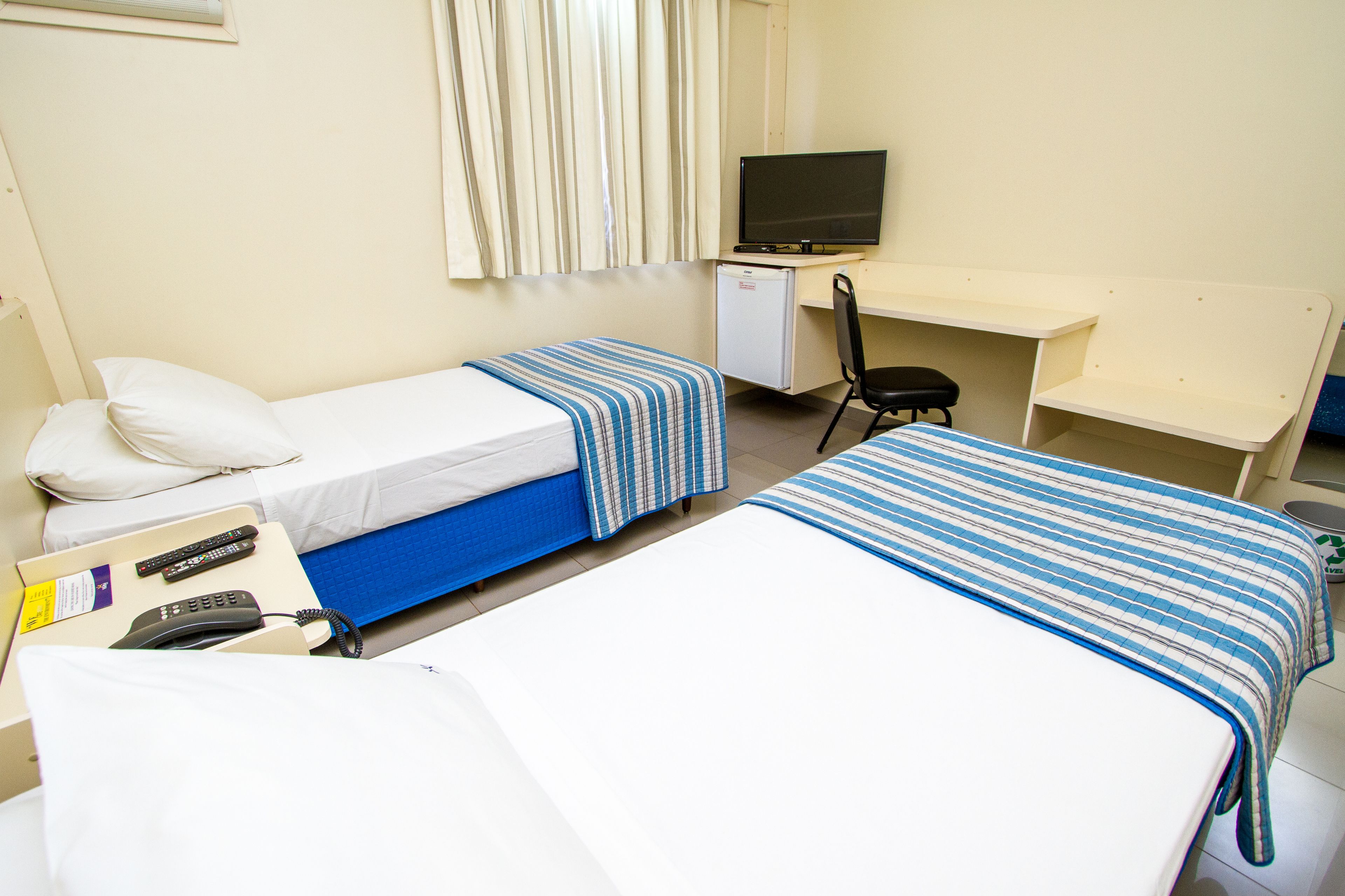 deluxe twin room, 2 single beds | minibar, in-room safe, desk, blackout curtains