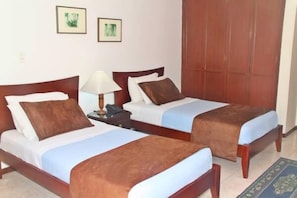 1 bedroom, premium bedding, minibar, iron/ironing board